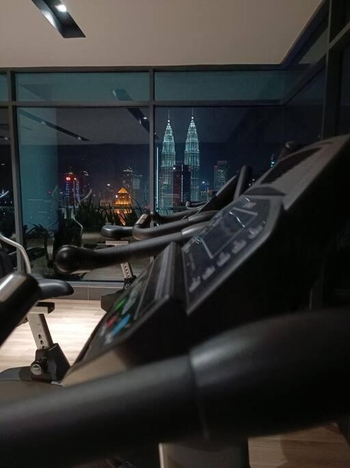 Lx 39A Balcony Klcc View 1 Bedroom Infinity Pool Kuala Lumpur Exterior photo